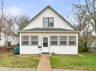 706 6th St, Baraboo, WI 53913