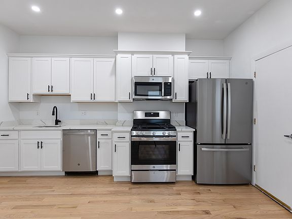 2nd image of 500 E 6th St Floor 1