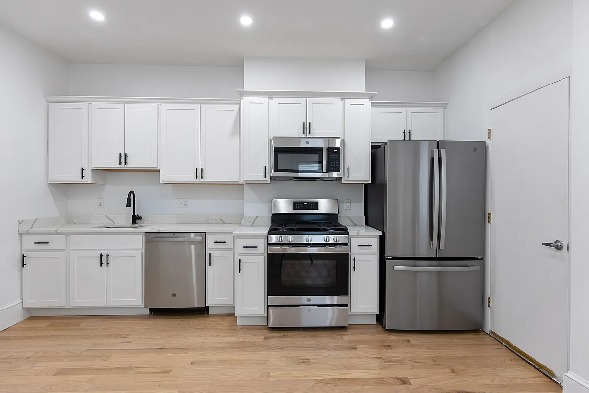 Building Photo - 500 E 6th St #1