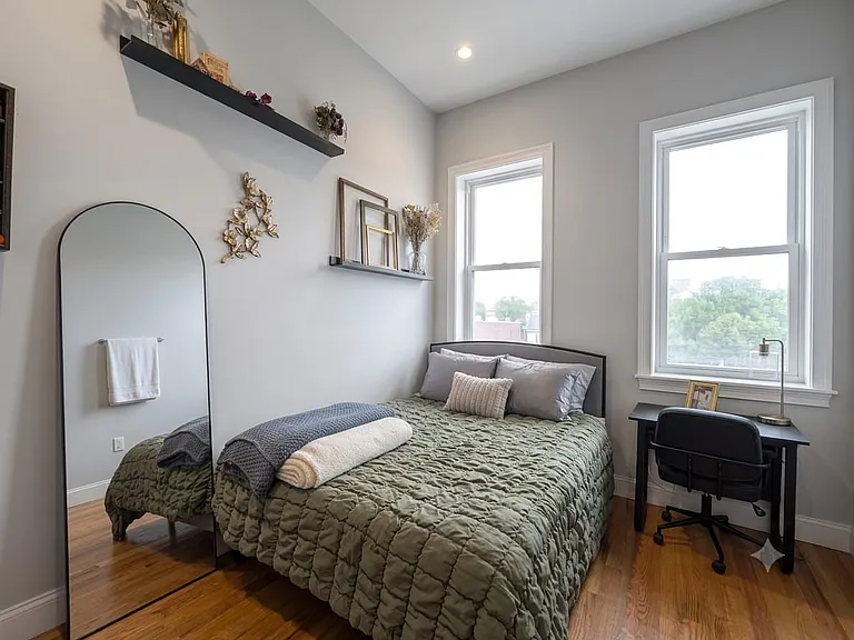170 Harman St #1L — Photo 2