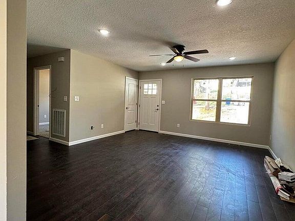 3rd image of 119 E Wadsworth Cir