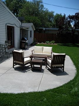 Patio (700 sq ft)