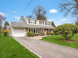 95 Pineridge Rd, White Plains, NY 10603