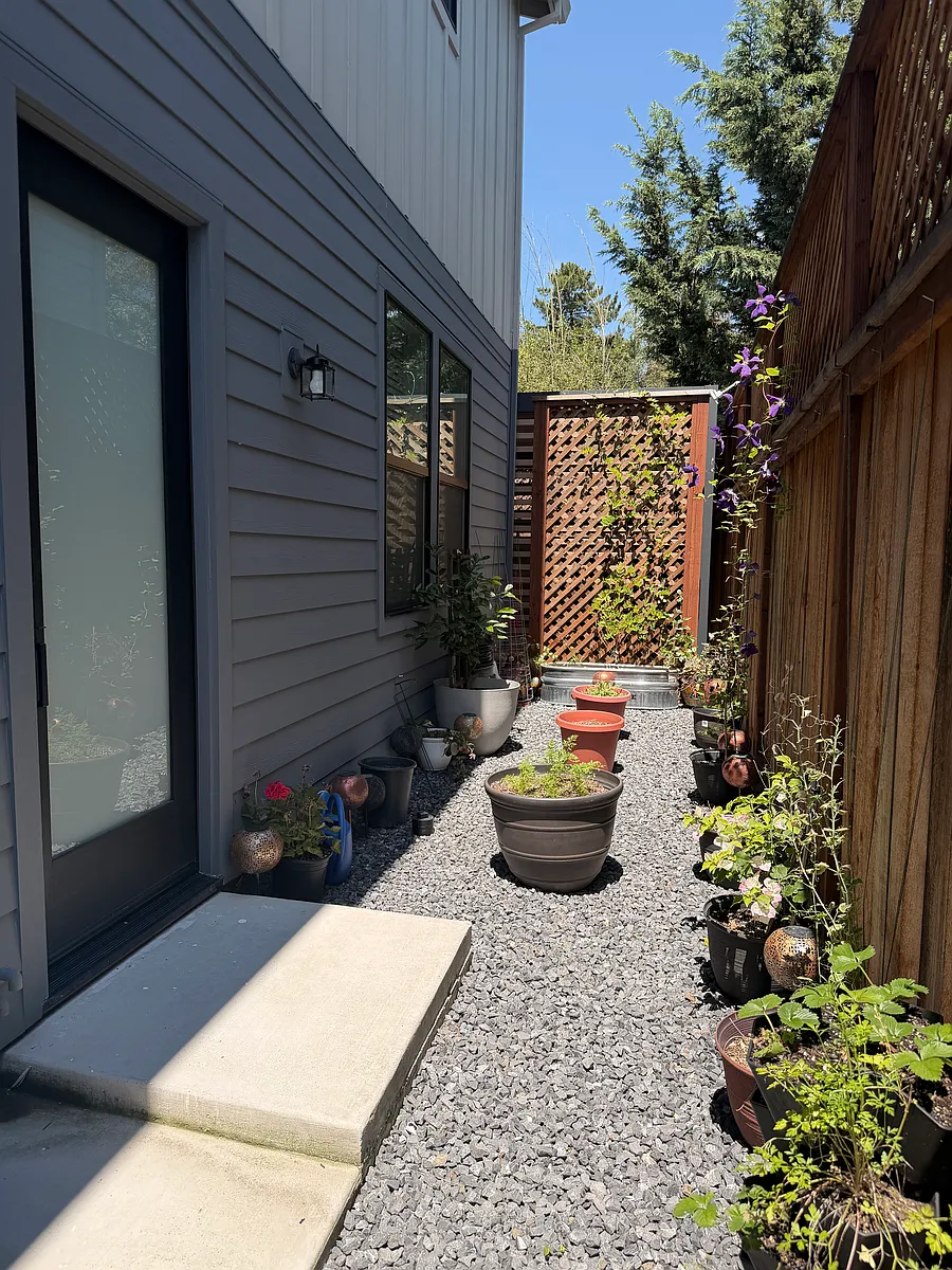 Building Photo - 2221 Versaro Dr