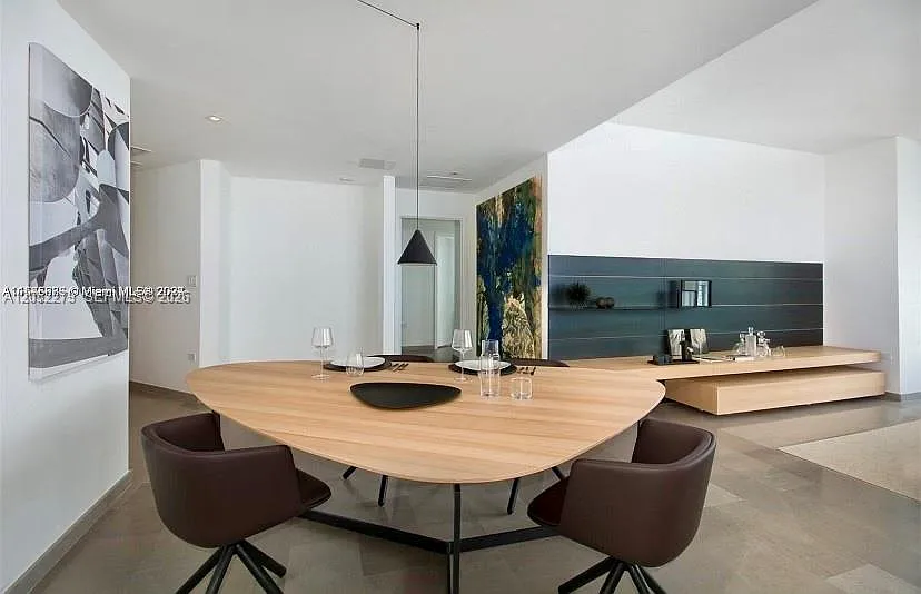 Rise Condo — Photo 4