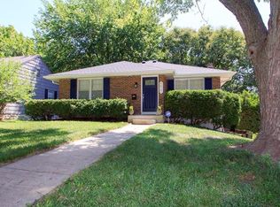 8827 Iroquois Trl, Kansas City, MO 64114