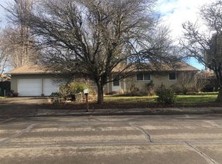 215 S 24th St, Philomath, OR 97370