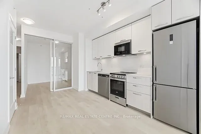 75 James St S #2801 — Photo 12