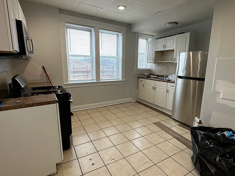 240 Paterson Ave #5 — Photo 4