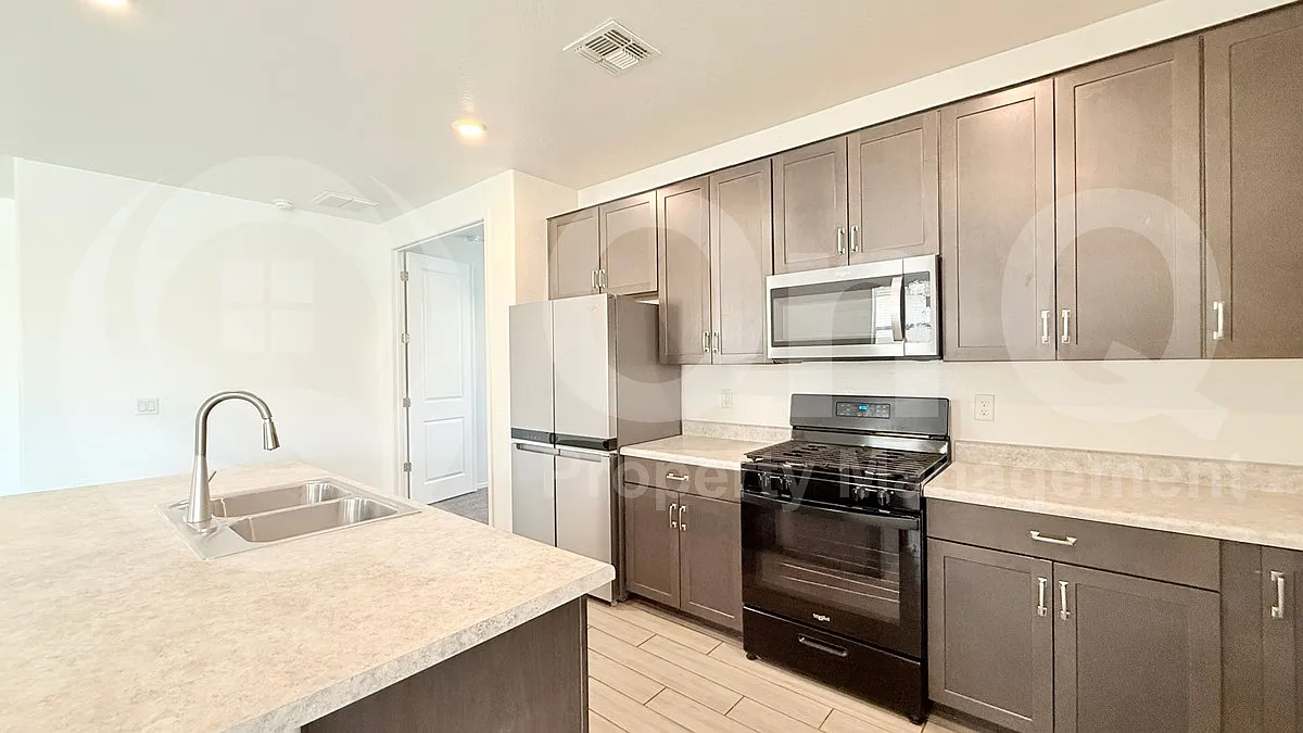 3 bed, 2.0 bath, 1849 sqft, $1,799 — Photo 4
