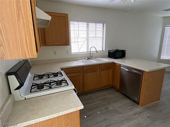 3rd image of 4590 Ordway Dr