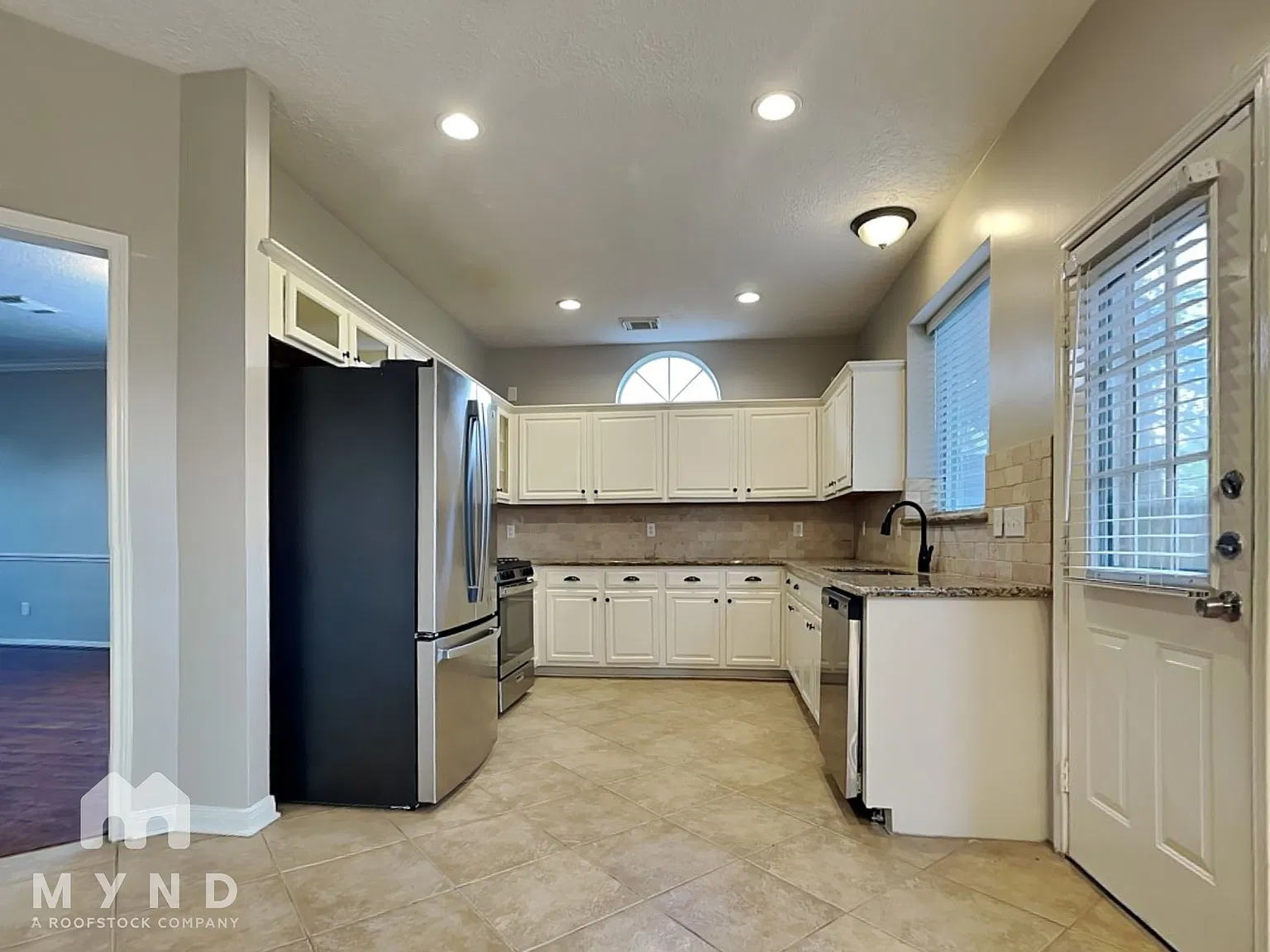 3 bed, 2.5 bath, 2208 sqft, $2,145 — Photo 3