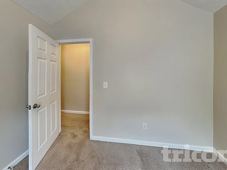 9598 Lakeview Cir — Photo 11