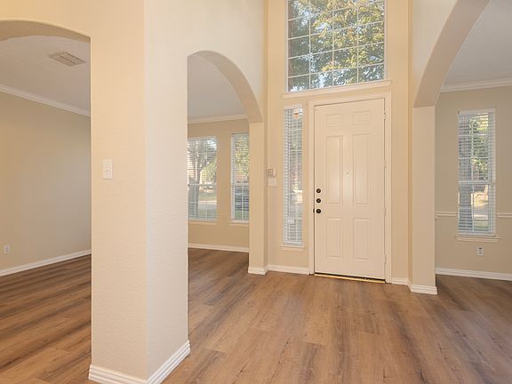 5th image of 1903 Landridge Dr
