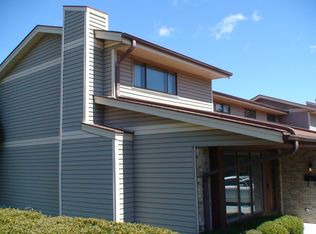 4318 S Todd Dr #3, Greenfield, WI 53228