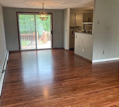 2nd image of 313 Horseshoe Ln