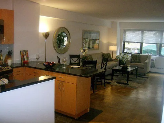 Rented by Carlyle Property Management | media 4