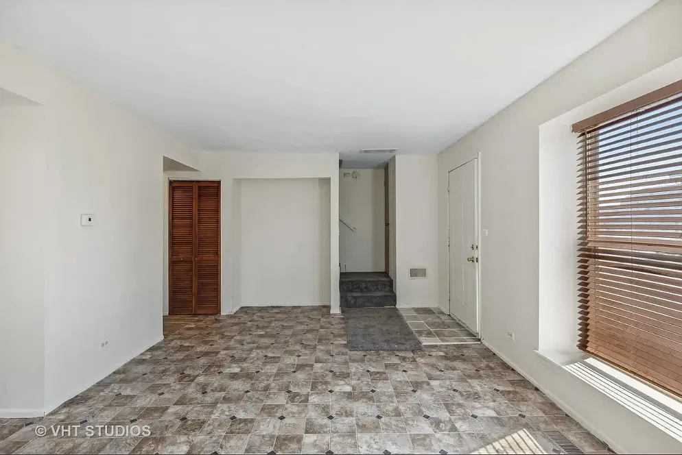 3 bed, 900 sqft, $1,800 — Photo 3