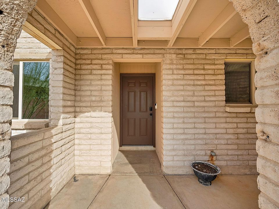 1st image of 2572 W Calle Genova
