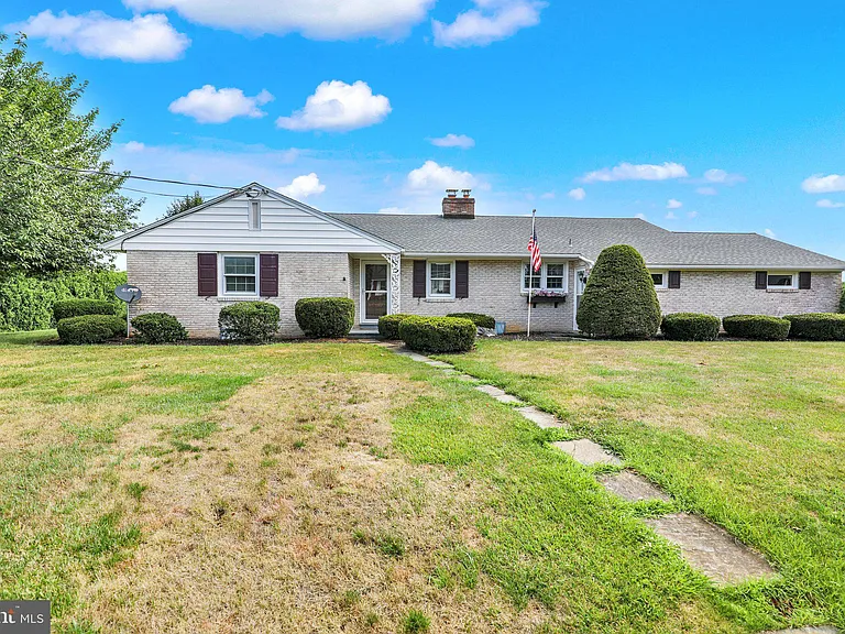 13 Lupine Ln — Photo 2