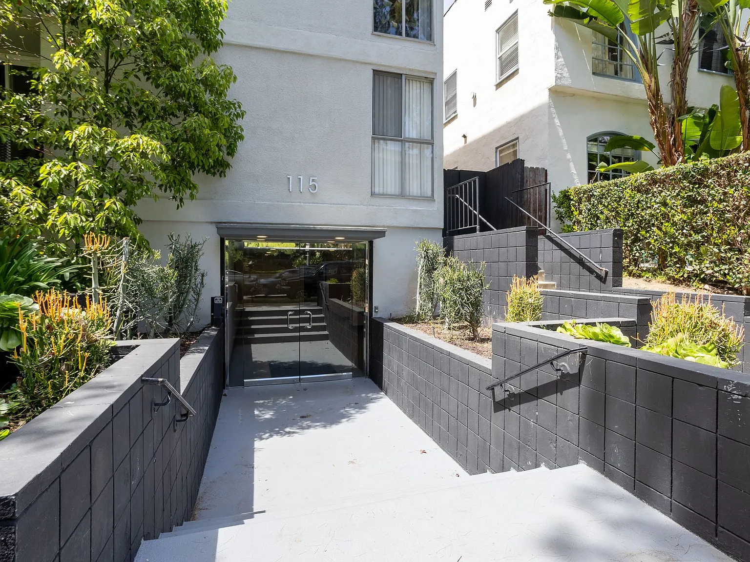115 North Wetherly Drive — Photo 1
