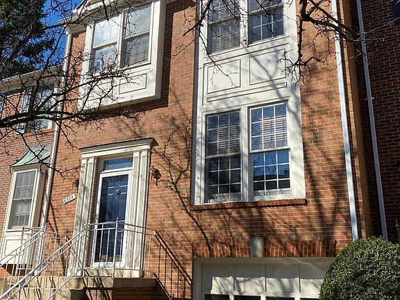 2nd image of 6304 Crooked Oak Ln