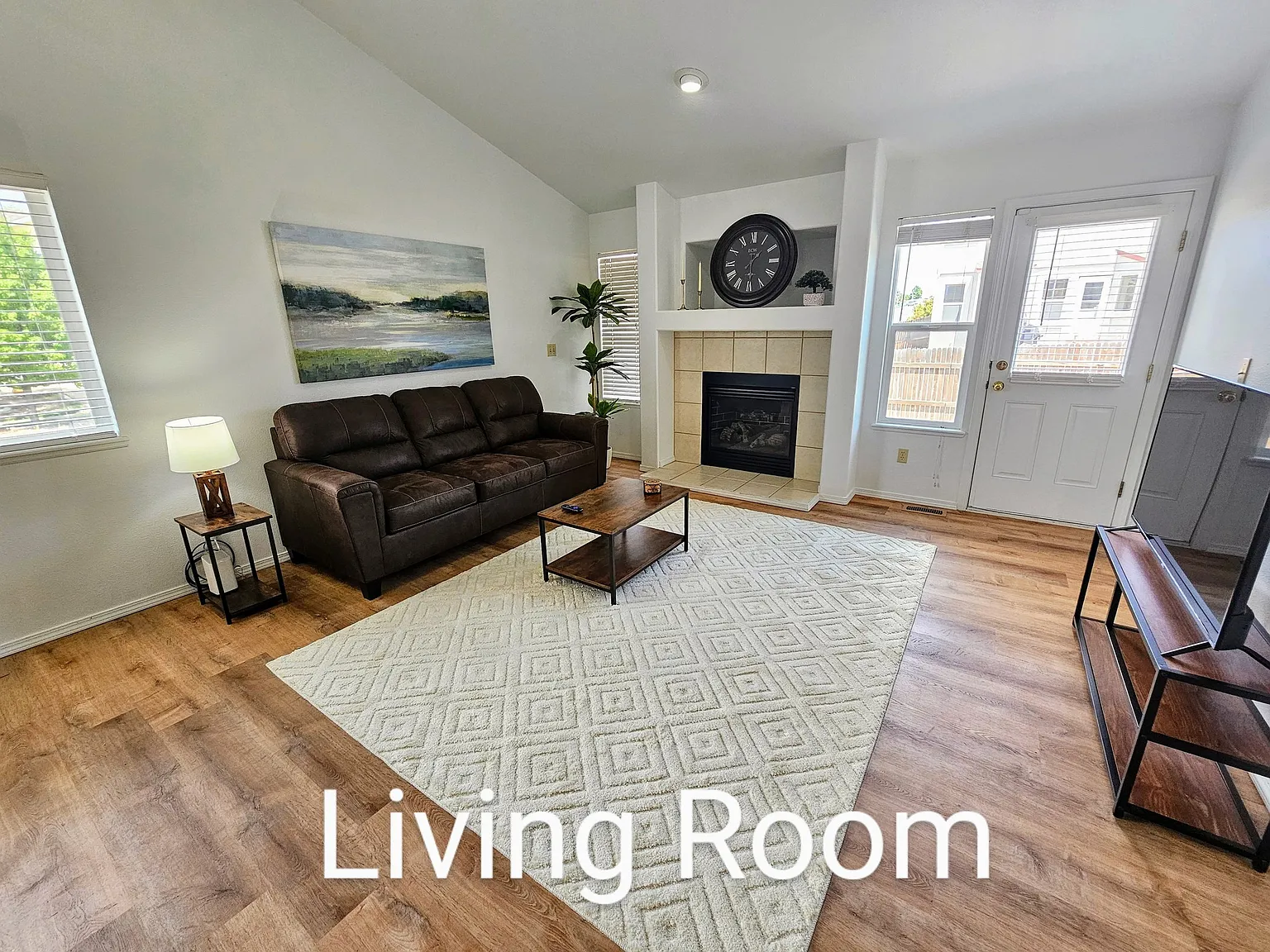8 bed, 3.0 bath, 2563 sqft, $675 — Photo 4