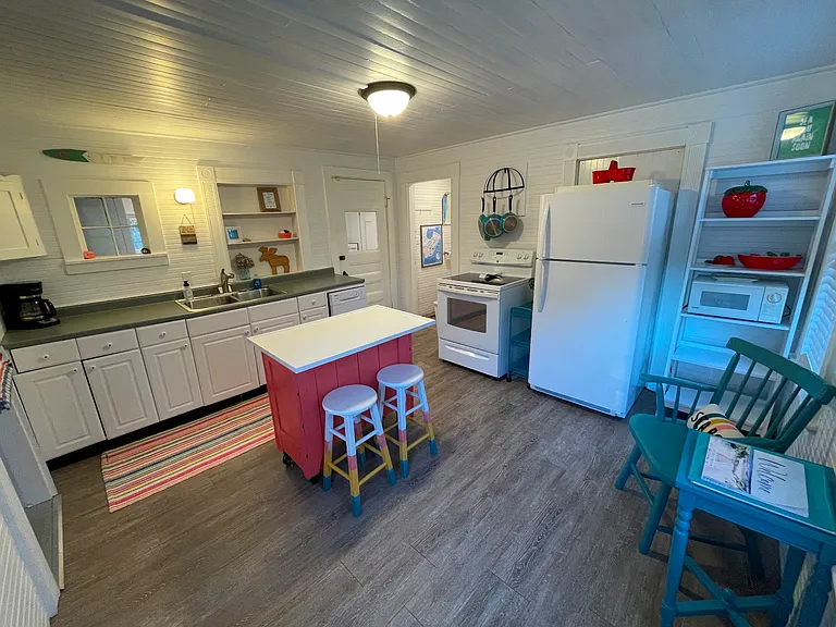 180 Sea Rd — Photo 2