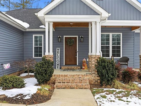 3rd image of 1196 Cape Hickory Rd