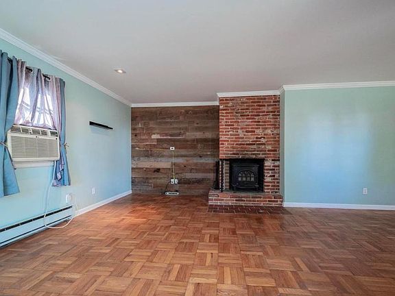 3rd image of 716 Brook Dr