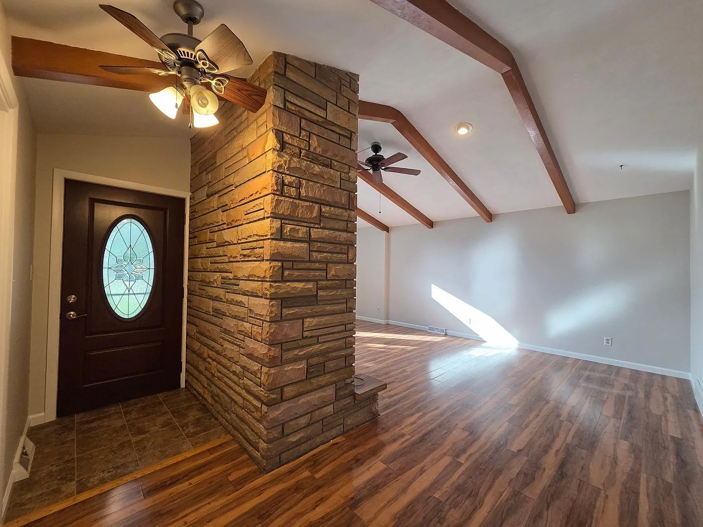 3 bed, 1.5 bath, 2050 sqft, $2,200 — Photo 2