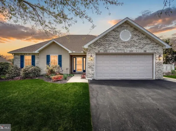 303 Touchstone Dr, Carlisle, PA 17015