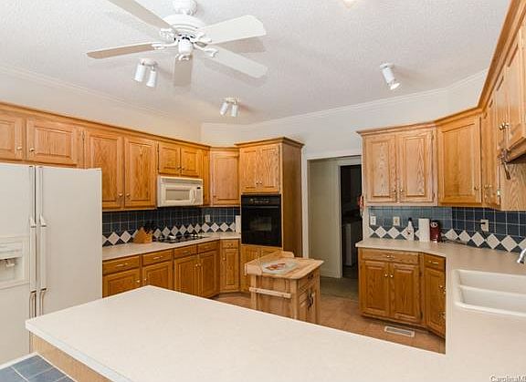 4th image of 203 Jonas Dr