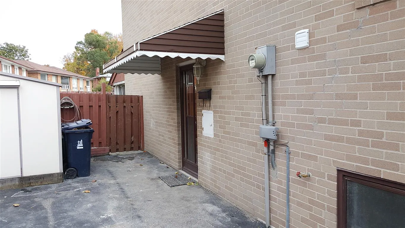 2 bed, 800 sqft, $2,400 — Photo 3
