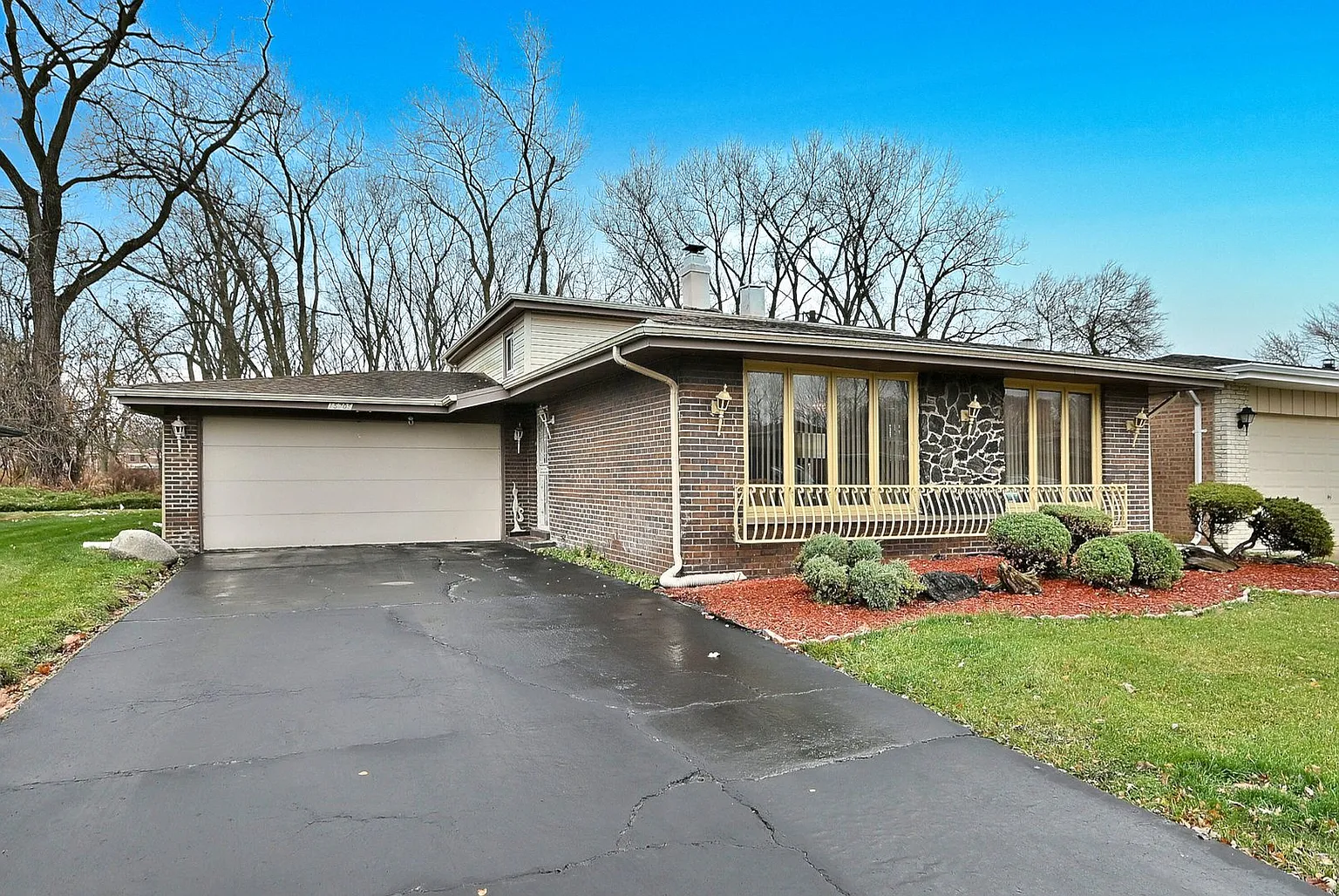 15705 Madison Ave photo 1