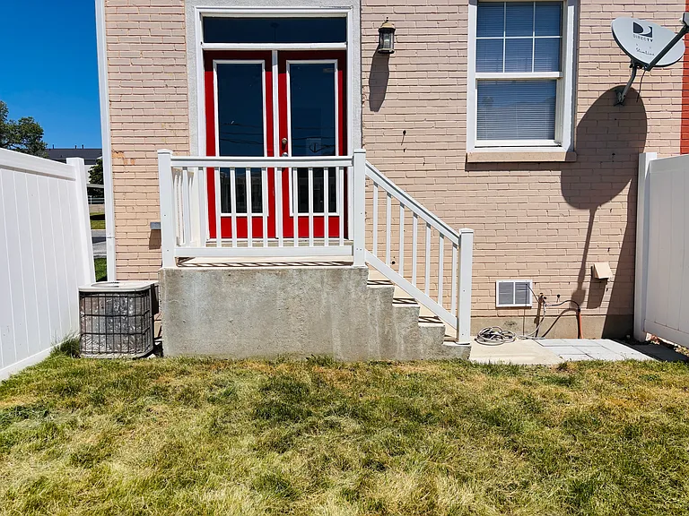 302 E Yellow Feather Dr — Photo 17