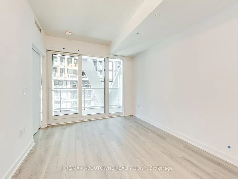 230 Simcoe St #1327 — Photo 11