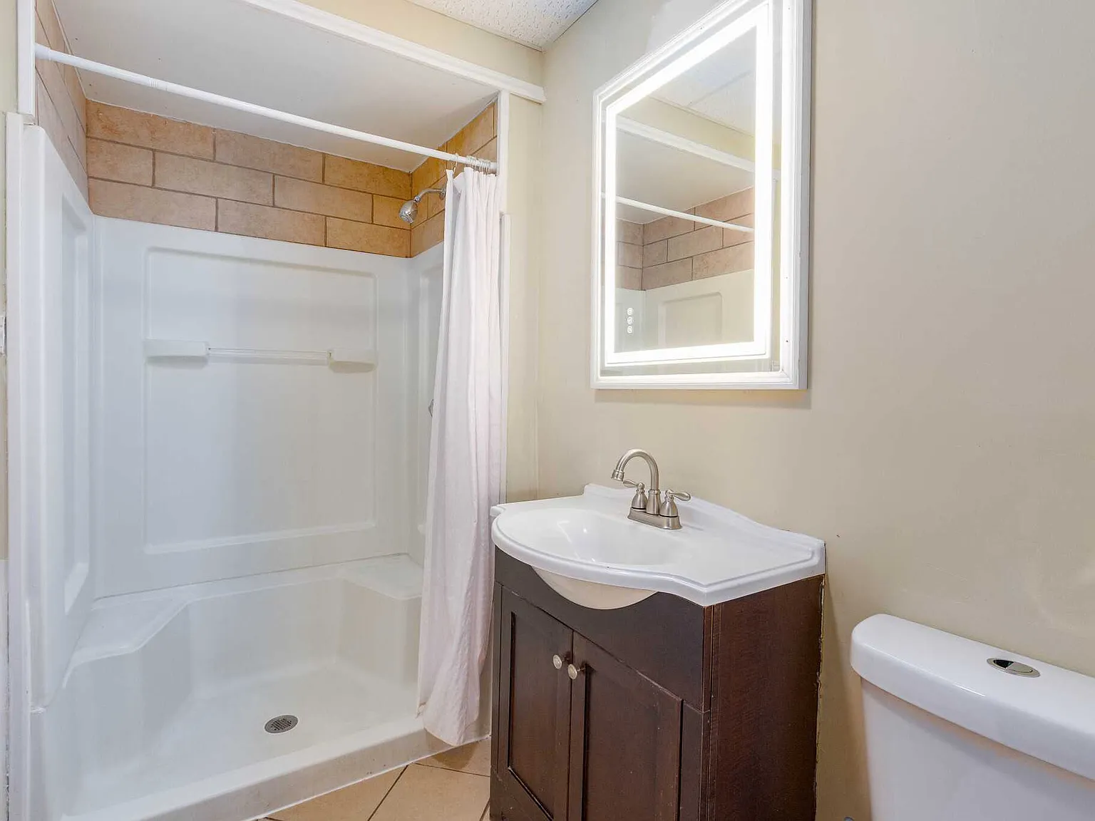 4 bed, $2,500 — Photo 4