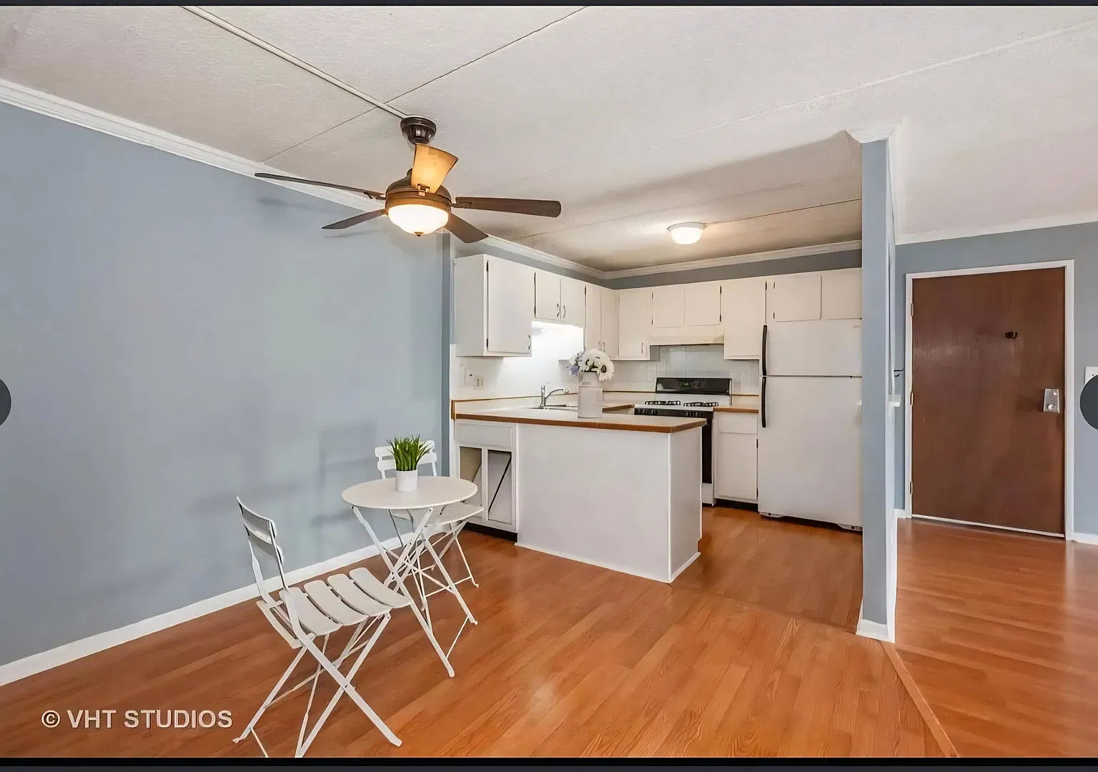 1 bed, 850 sqft, $1,590 — Photo 3