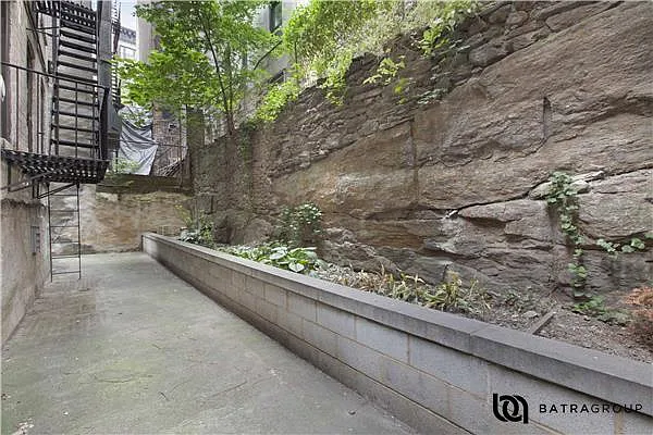 Sold by Batra Group Inc | media 6