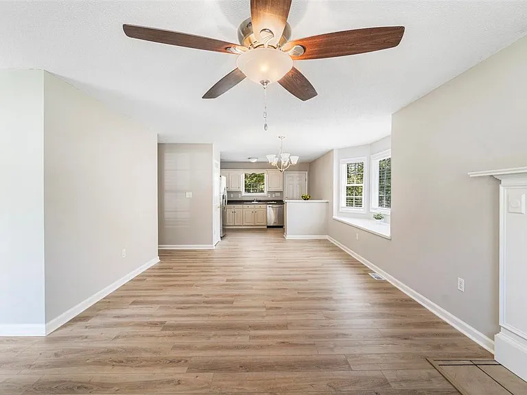 108 Lakeview Dr — Photo 17