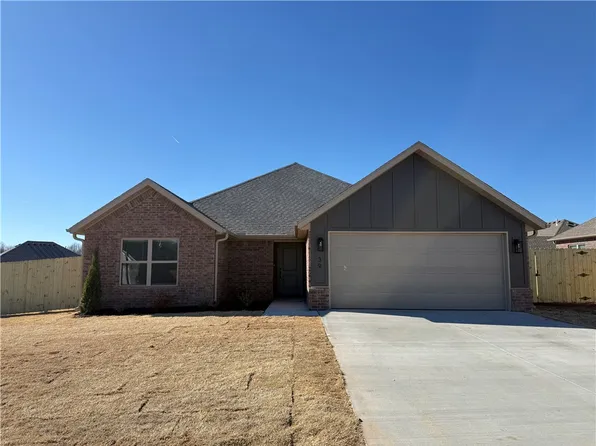 39 N Banner Ave, Farmington, AR 72730