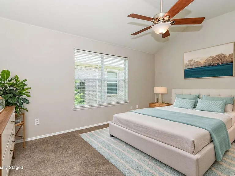 1328 Riviera Dr — Photo 9