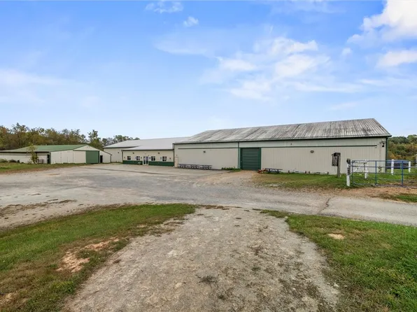 260 Mountain Trails Ln, Acme, PA 15610