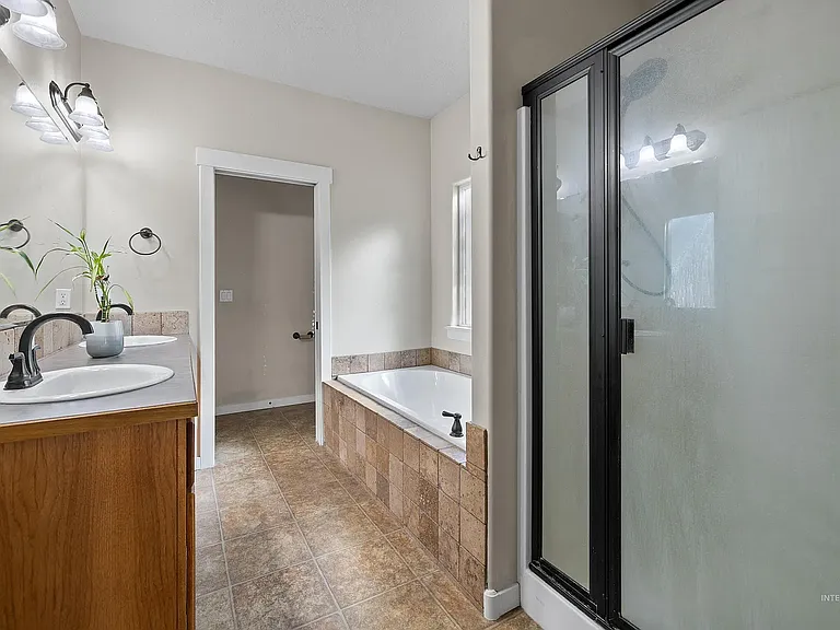 12805 W Berghan St — Photo 29