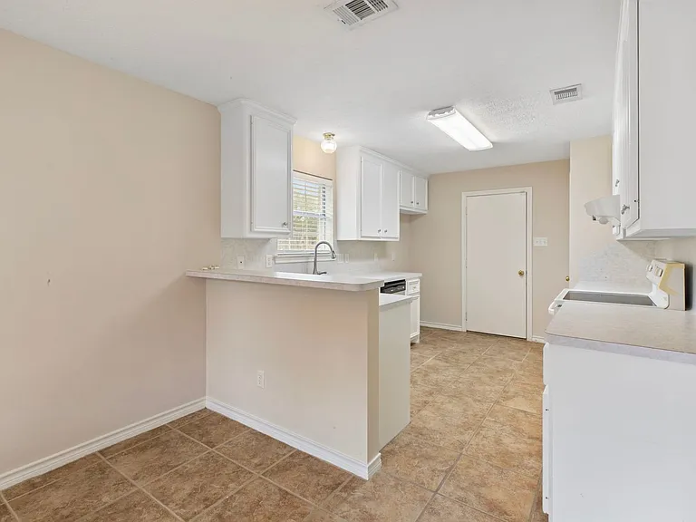 2511 Westwood Main Dr — Photo 9
