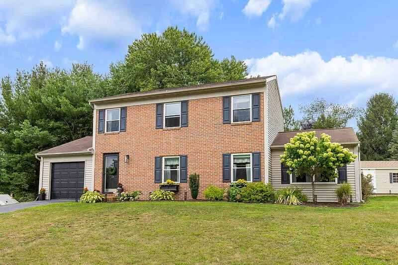 4 bed, 1.5 bath, 1626 sqft, $2,595 — Photo 1