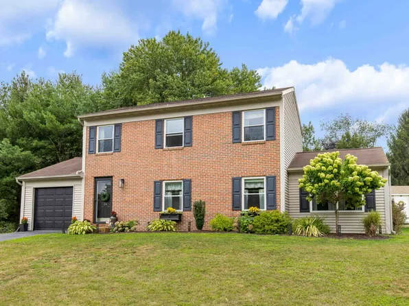 24 Knollwood Dr, Lititz, PA 17543