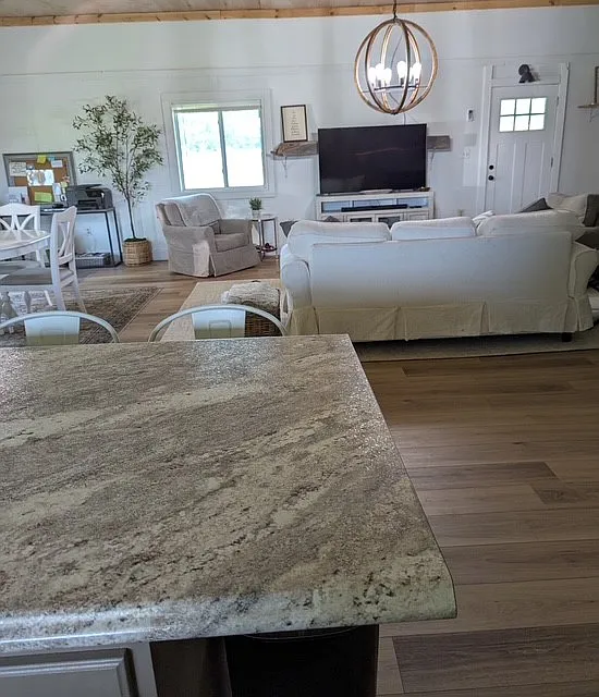 1 bed, 1560 sqft, $1,900 — Photo 4