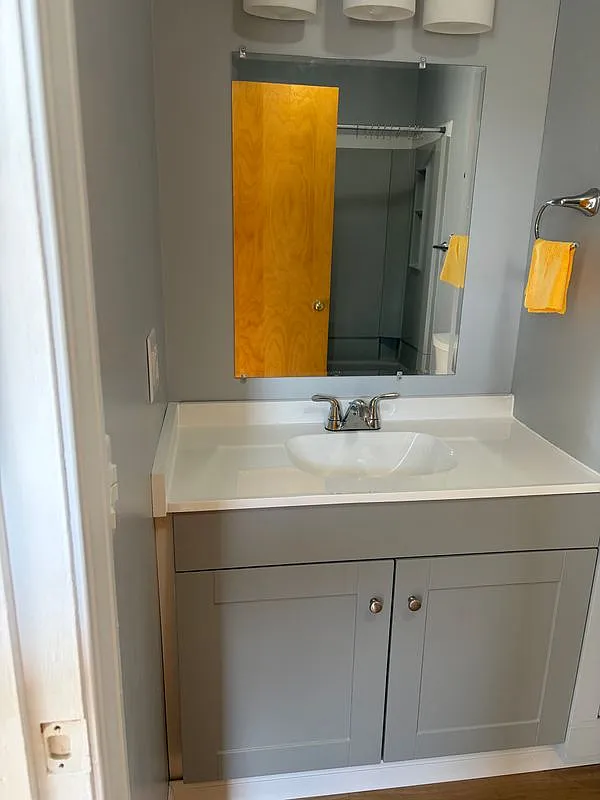 1 bed, 1.0 bath, 700 sqft, $125,000 — Photo 2